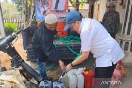 Habib Hamid Bahasyim salurkan air bersih di Desa Ranggang Tala Kalsel