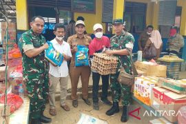 TNI-Pemkab Bangka Selatan terus salurkan bantuan korban kebakaran Serdang