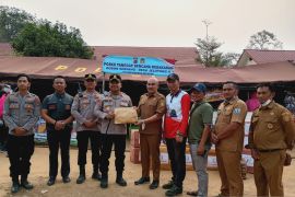 Polres-Bhayangkari salurkan bantuan bapok dan uang tunai untuk korban kebakaran Serdang