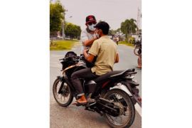Pemkab Paluta bagikan masker gratis