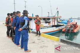 Tiga warga Seram Bagian Timur hilang kontak di laut ditemukan selamat