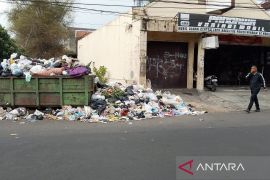 Bupati Garut sebutkan tumpukan sampah mulai diangkut ke TPA Pasirbajing