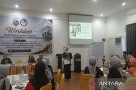 Ketua DPRD Kotabaru berikan penguatan perempuan dalam berpolitik