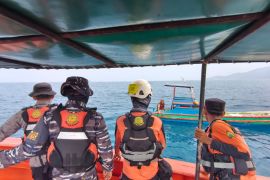 SAR Natuna dan Malaysia bersinergi cari nelayan hilang di Anambas