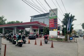 Antrean kendaraan masih warnai sejumlah SPBU di Pontianak