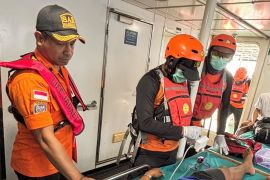 KN SAR Abimanyu laksanakan evakuasi