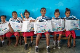 Pertamina Papua salurkan 105 paket alat sekolah bagi siswa SD di Sentani