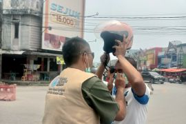 Yayasan PKB dan Dinkes Taput bagikan 6.000 masker di tengah ancaman kabut asap