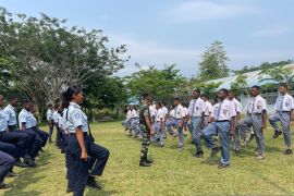 Batalyon 810 perkuat karakter-disiplin pelajar SMKN Penerbangan Waibu