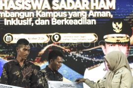 Pemberian KTP Elektronik kepada warga Suku Anak Dalam