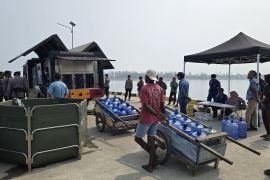 Brimob Kompi 3 Yon B Pelopor Polda Maluku olah air asin jadi air siap minum bagi warga SBT