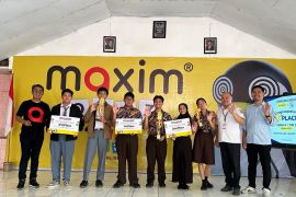 Maxim gelar kompetisi cerdas cermat SMA/SMK perdana di Manado