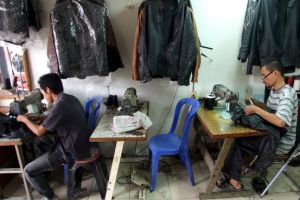 Kemenperin latih pengrajin kulit Padangpanjang