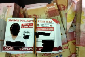 Terduga politik uang MM penuhi panggilan Bawaslu Papua