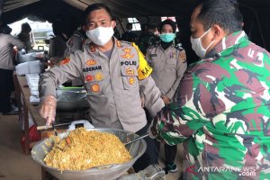 Polres Bangka Barat bersama Kodim 0431 mendirikan dapur umum di Mentok