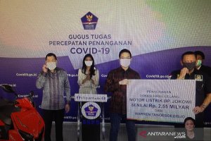 Warren Tanoe ditetapkan sebagai pemenang lelang konser amal