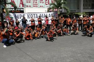 Ramai-ramai ormas di Malang bersatu lawan corona