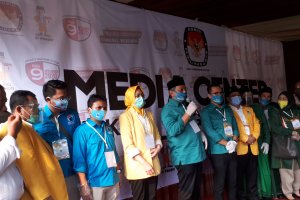 Pendaftaran Pilkada 2020, Airin dampingi Benyamin-Pillar daftar ke KPU