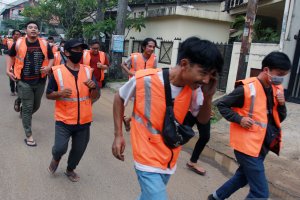 Satpol PP Tangerang segel arena futsal yang melanggar aturan PPKM