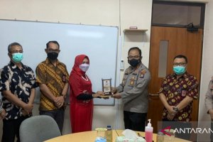 KPU Batam beri penghargaan kepada Kapolresta Barelang