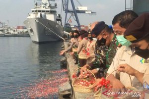 Wali Kota Jakut bersepeda ke JICT II untuk doakan awak KRI Nanggala