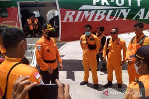 Tiga awak Rimbun Air dievakuasi ke Timika, kotak hitam sudah ditemukan