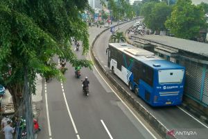 Kenaikan tarif Transjakarta ditunda demi jaga daya beli masyarakat