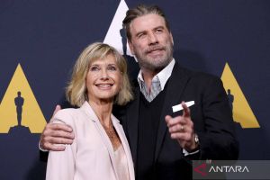 John Travolta dan putrinya akan membintangi film "Black Tides"