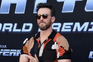 Chris Evans dan Alba Baptista sambut kelahiran anak pertama