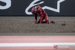 MotoGP Mandalika diwarnai insiden pembalap berjatuhan