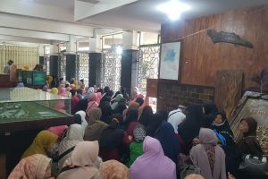 Peziarah padati area makam Gus Dur saat haul