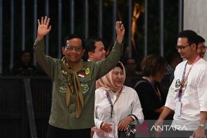 Arti dan lirik lagu "Berita Kepada Kawan" yang dinyanyikan Mahfud MD