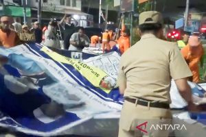 Pemkot Jaktim turunkan alat peraga kampanye memasuki masa tenang