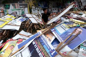 Tumpukan sampah APK usai penertiban di Aceh
