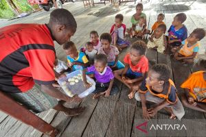 Gerakan "Sebutir Telur" untuk masa depan anak-anak di Kabupaten Asmat