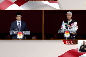 Ganjar dan Anies kritisi bansos, Bahlil sebut biarkan rakyat menilai