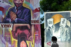 Cover UP karya seni lukis manfaatkan baliho bekas APK Pemilu 2024