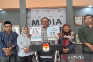 KPU Batang copot puluhan APK paslon karena kesalahan desain &nbsp;