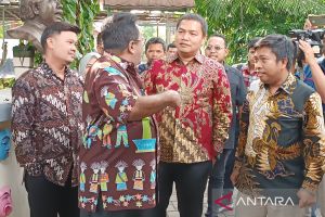 KPU Jakarta antar undangan ke rumah Si Doel