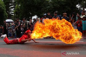 Karnaval budaya dan arak-arakan patung dewa meriahkan Cap Go Meh di Makassar