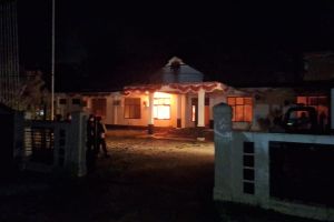 Polres Buru selidiki penyebab kebakaran Kantor KPU