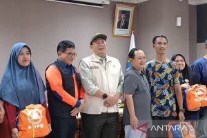 DPR beri bantuan ke warga terdampak banjir di Kebon Pala Jaktim