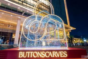 Buttonscarves hadirkan instalasi Joy Bag setinggi 6,6 meter di Jakarta