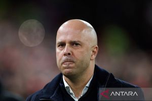 Arne Slot melepas kepergian Luis Diaz, bakal kangen "chant"-nya