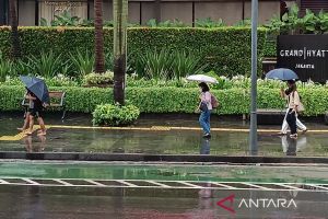 BMKG prakirakan sebagian besar Indonesia hujan ringan pada Senin