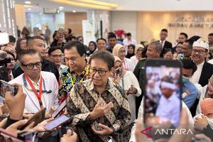 Menkes minta masyarakat tetap waspada meski kasus COVID-19 terkendali