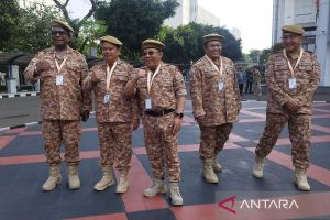 Kepala daerah pakai loreng cokelat saat memulai retret gelombang II