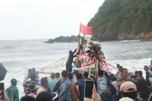 Nelayan Lampon Banyuwangi gelar tradisi Petik Laut