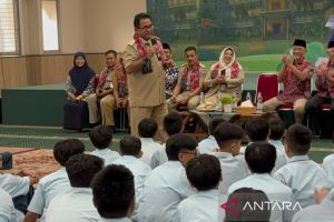 Pastikan tanpa kekerasan, Rano tinjau MPLS di beberapa sekolah di DKI
