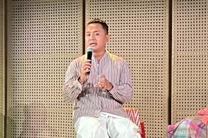 Pakai kebaya karena cinta, bukan sekadar tren